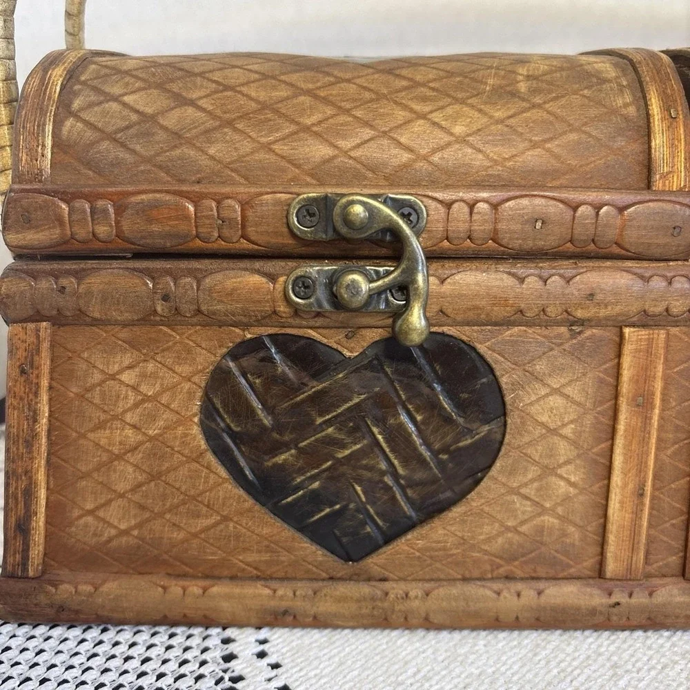 VTG Boho Woven Bamboo & Wood Decorative Keepsake Box with Brass Latches dome Lid